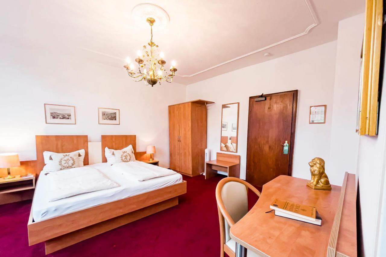 Hotel Zum Goldenen Loewen ザンクト・ゴアー エクステリア 写真