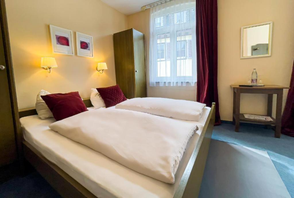 Hotel Zum Goldenen Loewen ザンクト・ゴアー エクステリア 写真