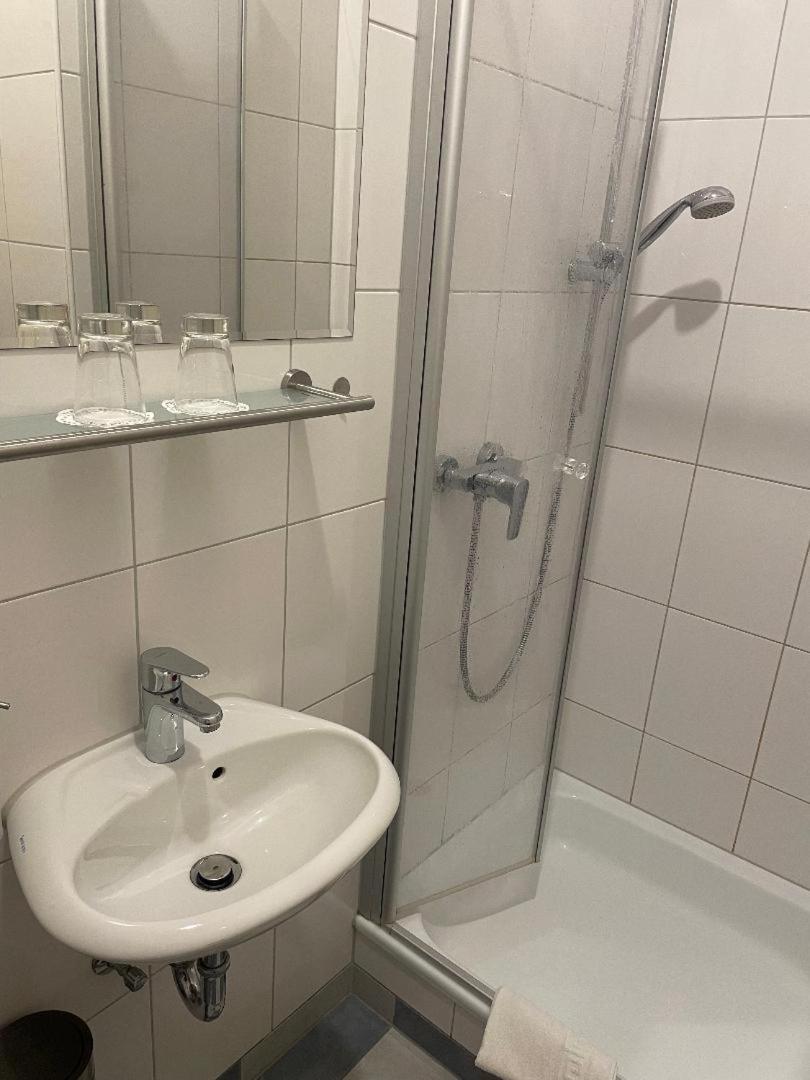 Hotel Zum Goldenen Loewen ザンクト・ゴアー 部屋 写真
