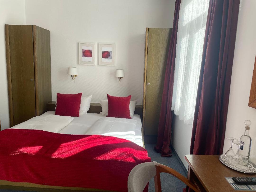 Hotel Zum Goldenen Loewen ザンクト・ゴアー 部屋 写真