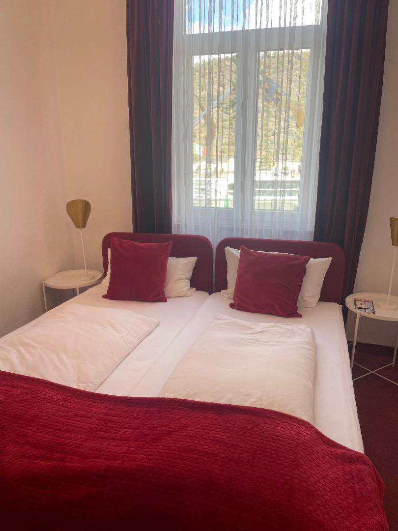 Hotel Zum Goldenen Loewen ザンクト・ゴアー エクステリア 写真