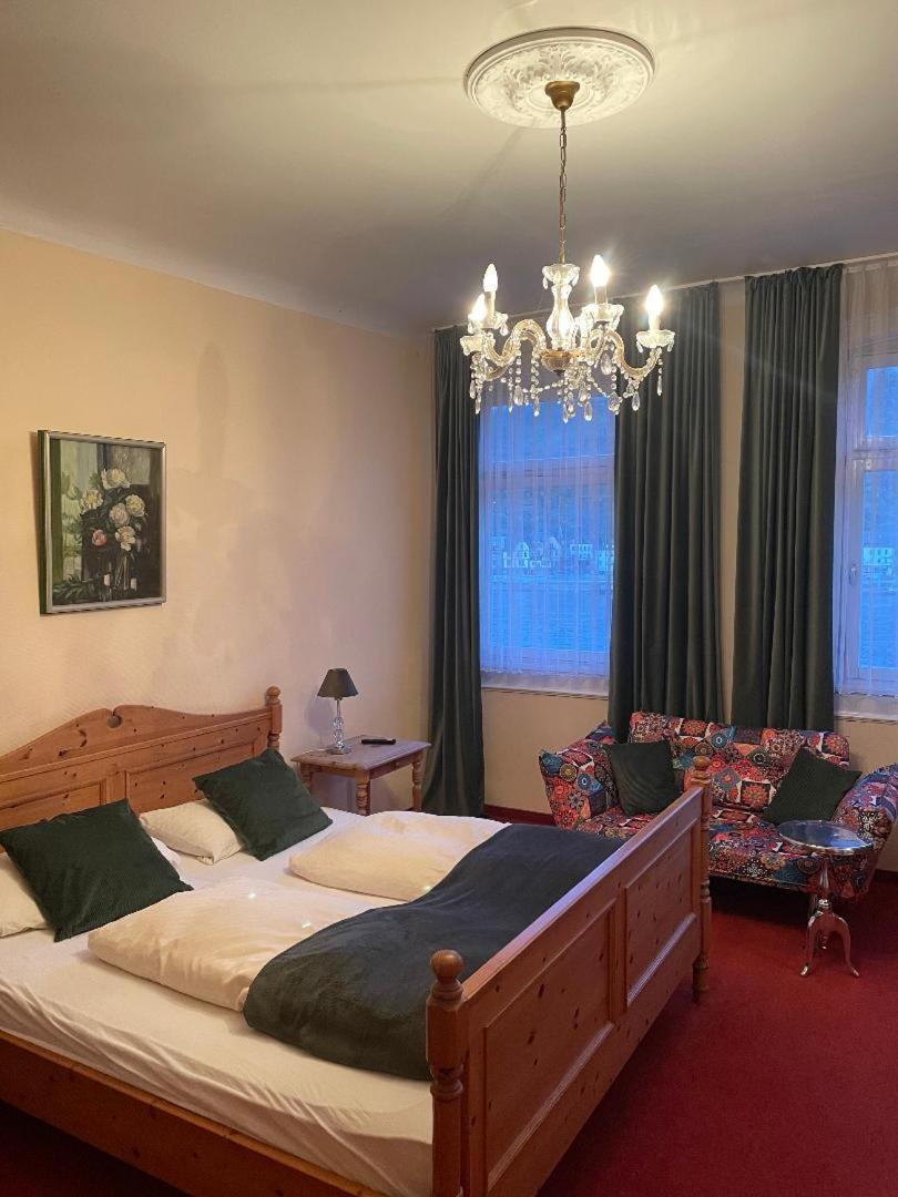 Hotel Zum Goldenen Loewen ザンクト・ゴアー エクステリア 写真