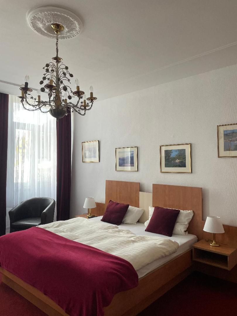 Hotel Zum Goldenen Loewen ザンクト・ゴアー エクステリア 写真