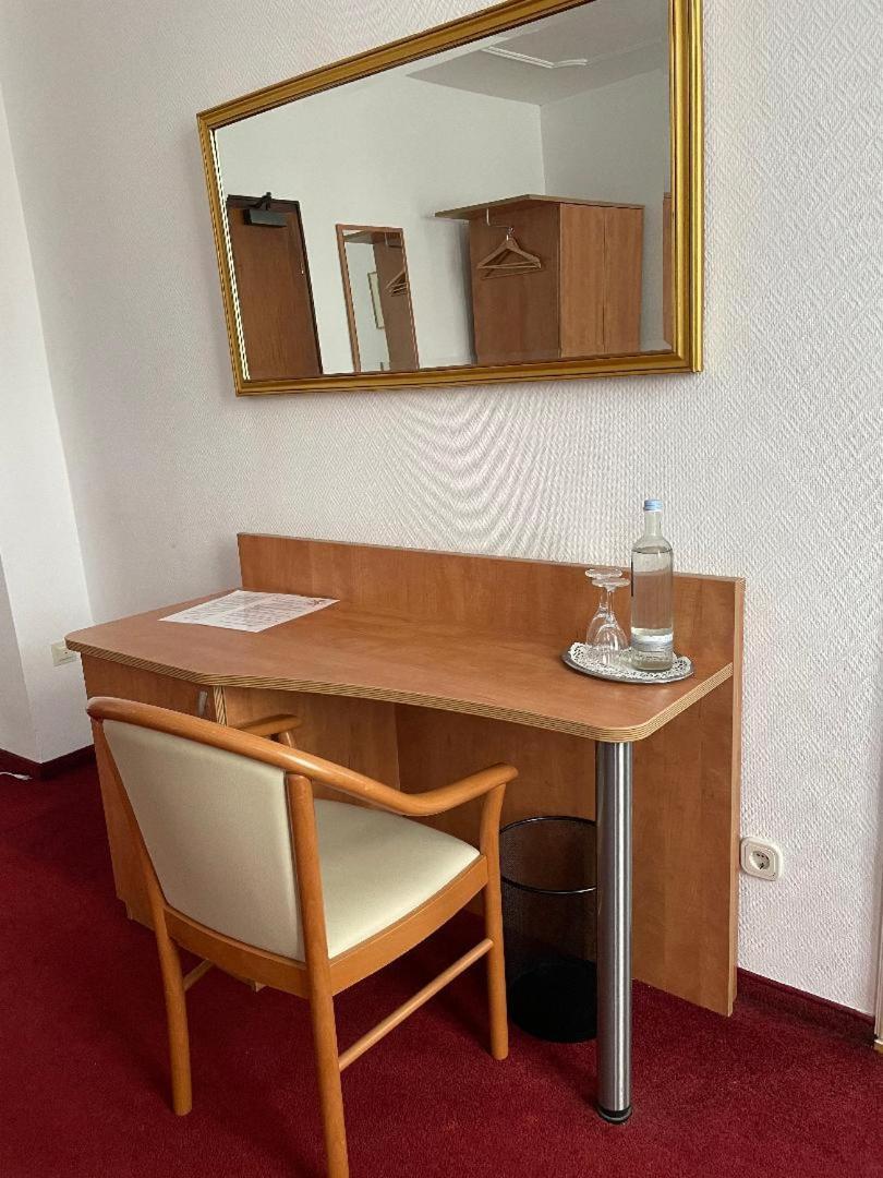 Hotel Zum Goldenen Loewen ザンクト・ゴアー 部屋 写真